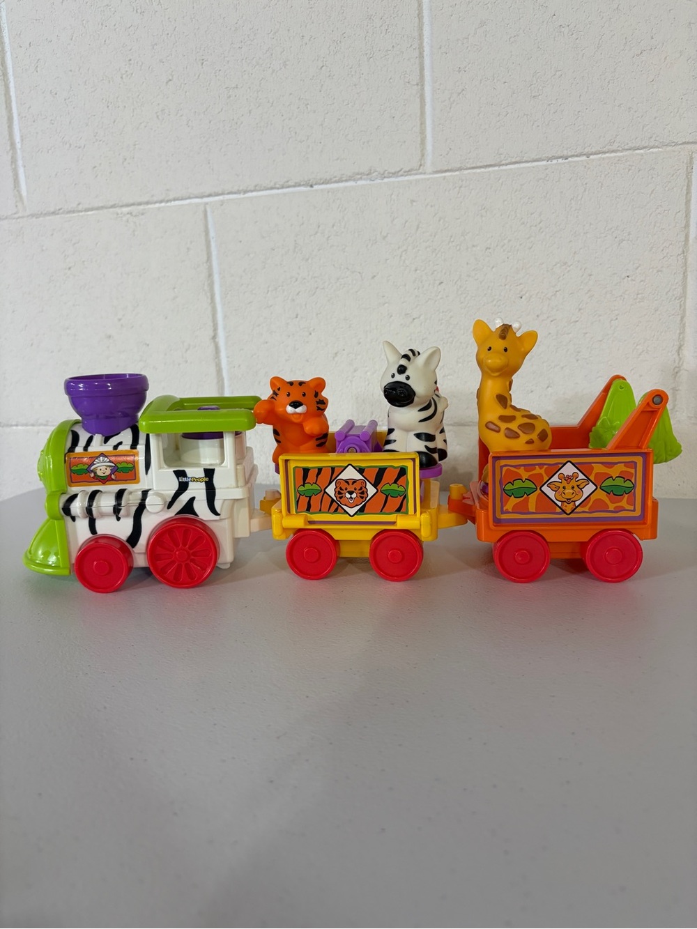 Fisher-Price Little People Amazing Animals Safari Train + 3 Animal Figures